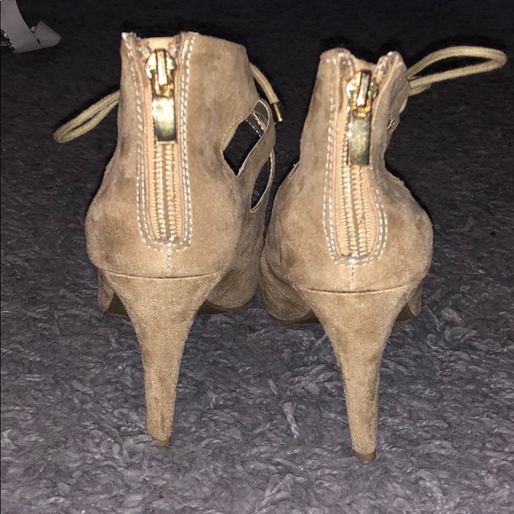 heels - Picture 3 of 5